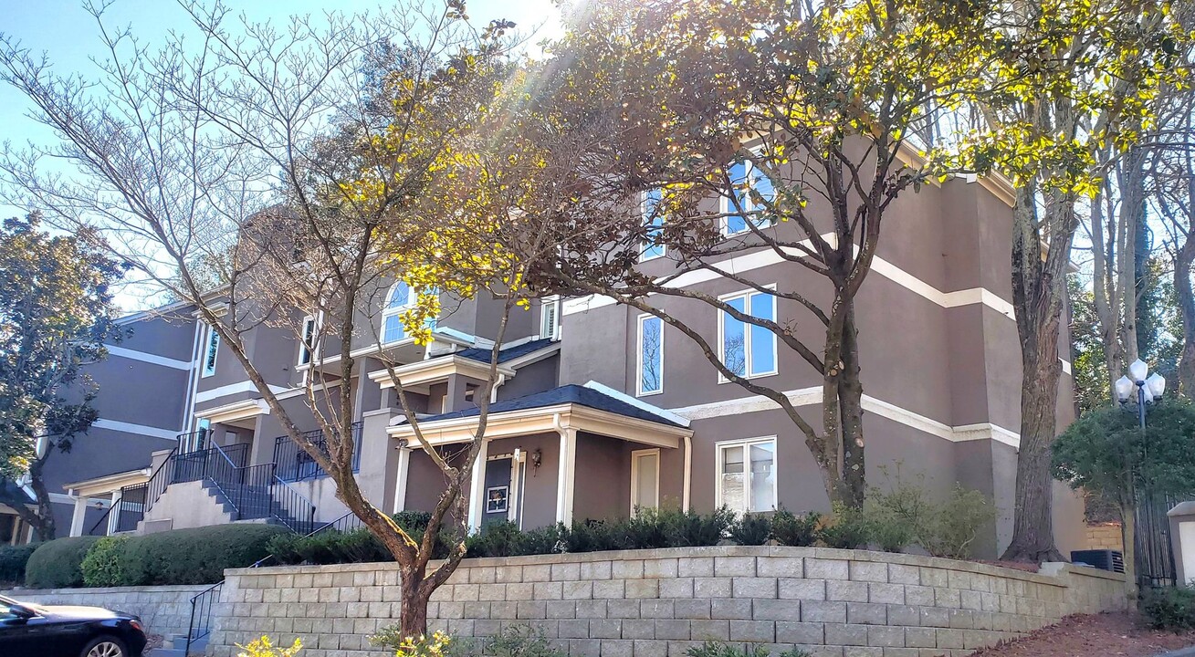 66 St Claire Ln NE in Atlanta, GA - Building Photo