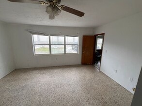 2035 Jo An Dr, Unit 2035 in Sarasota, FL - Building Photo - Building Photo