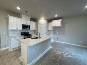 6804 Labelle Dr in Warr Acres, OK - Building Photo - Building Photo