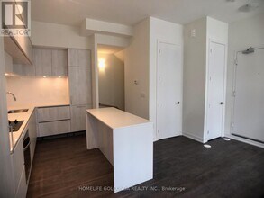 12 David Eyer Rd in Richmond Hill, ON - Building Photo - Building Photo
