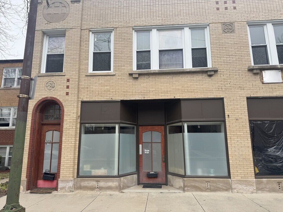 5816 W Higgins Ave in Chicago, IL - Building Photo