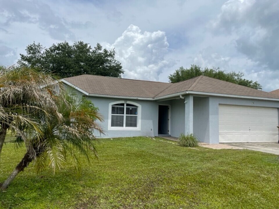 819 Ognon Ct in Kissimmee, FL - Building Photo
