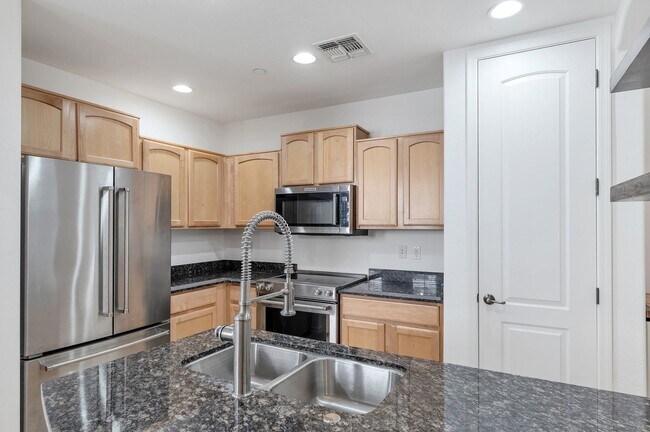 10055 N 142nd St in Scottsdale, AZ - Foto de edificio - Building Photo