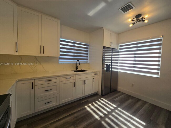 635 W 31st St in Hialeah, FL - Building Photo - Building Photo