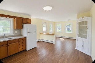 191 Saco Ave in Old Orchard Beach, ME - Building Photo