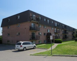 135 Tracey St in Belleville, ON - Building Photo