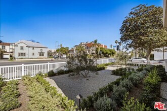 8664 W Olympic Blvd in Los Angeles, CA - Building Photo - Building Photo