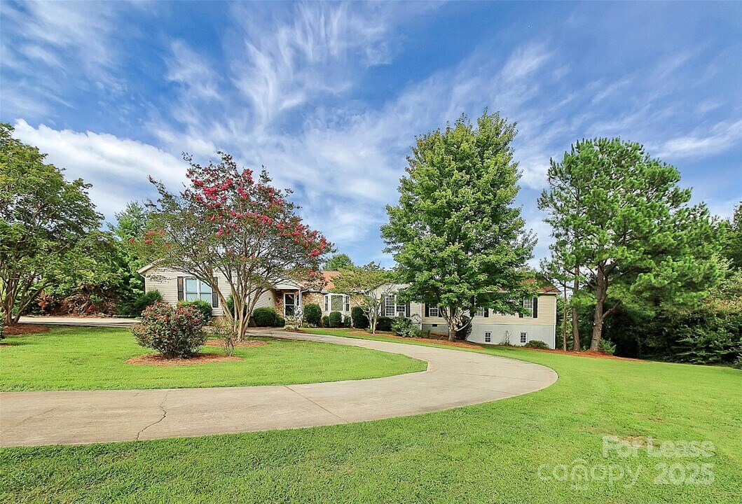 155 Sunfish Dr in Mooresville, NC - Building Photo