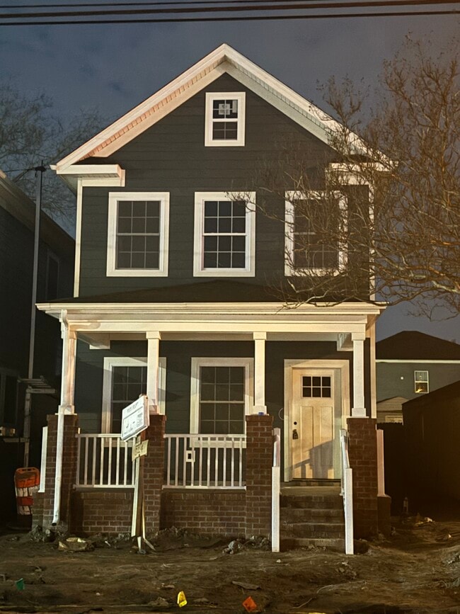 property at 824 W 26th St