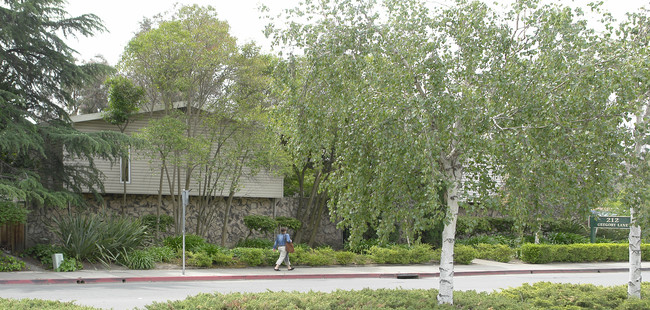 Gregory Lane Apartments in Pleasant Hill, CA - Building Photo - Building Photo