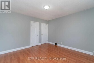 204 John St in Brampton, ON - Building Photo - Building Photo