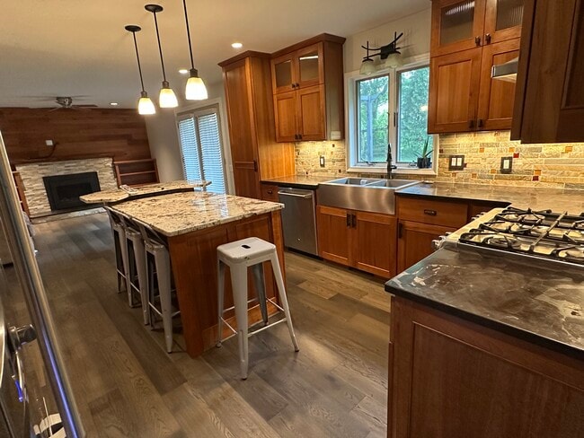 1009 Stanford Dr in Waunakee, WI - Building Photo - Building Photo