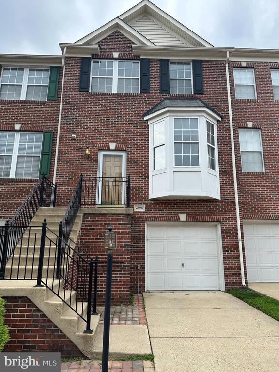 property at 43115 Forest Edge Square