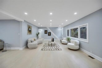 503 Bayville Rd in Locust Valley, NY - Building Photo - Building Photo