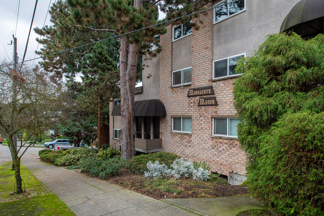 Marguerite Manor in Seattle, WA - Foto de edificio