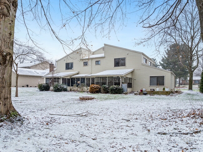 1098 Big Valley Dr in Coventry Township, OH - Building Photo - Building Photo