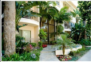 Delgany Court in Playa Del Rey, CA - Building Photo