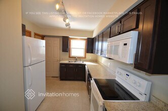 320 Garfield Ave in Champlin, MN - Foto de edificio - Building Photo