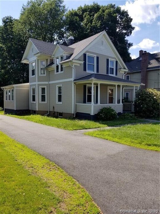 221 Ridge Rd in Middletown, CT - Building Photo