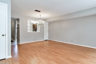 1907 Windsor Dr in Framingham, MA - Building Photo - Building Photo