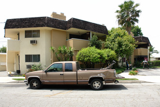 170 W Ash Ave in Burbank, CA - Building Photo - Building Photo