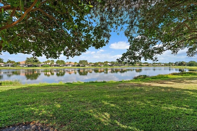 8120 SE Paurotis Ln in Hobe Sound, FL - Building Photo - Building Photo
