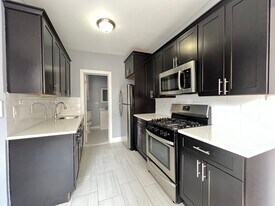 679 Kennedy Blvd, Unit 3 in Bayonne, NJ - Building Photo