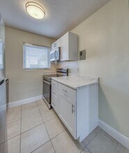 101 S Palmway in Lake Worth Beach, FL - Building Photo - Building Photo