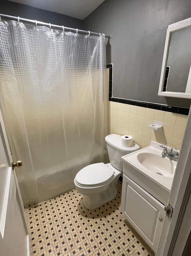 924 Fox Chase Rd, Unit 1st Floor in Rockledge, PA - Building Photo - Building Photo