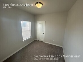 5301 Grassland Dr in Guthrie, OK - Foto de edificio - Building Photo