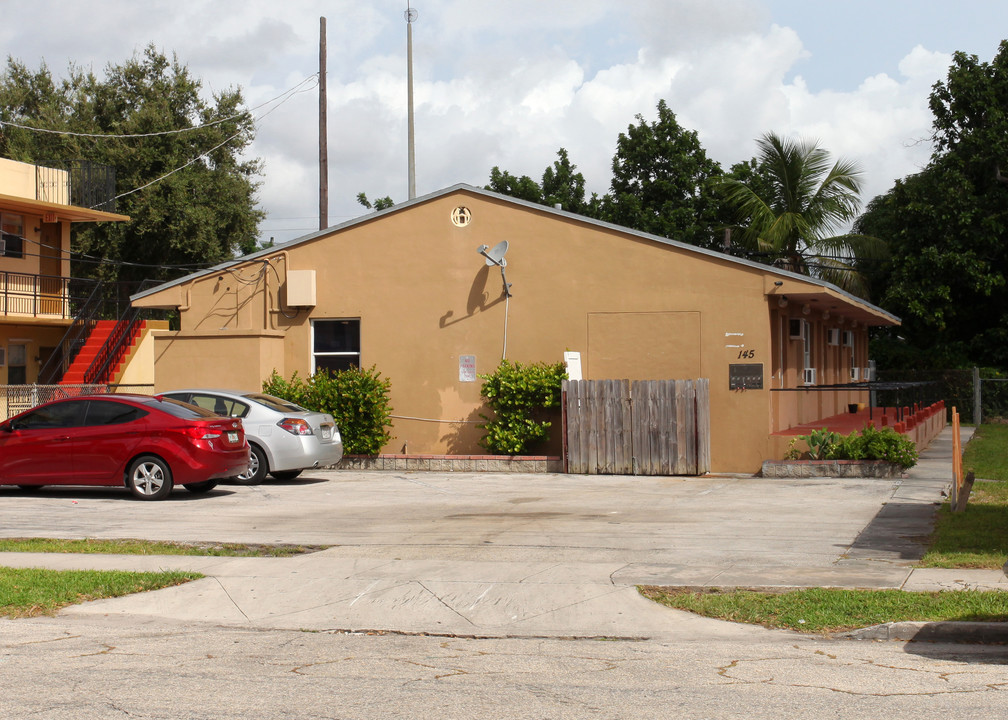 145 NW 29th St in Miami, FL - Building Photo