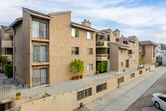 250 W Fairview Ave in Glendale, CA - Building Photo - Building Photo