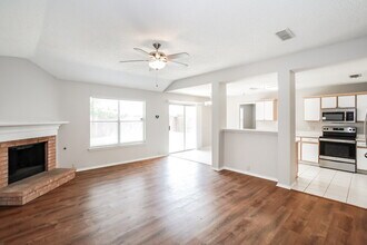 1024 Beechwood Dr in Denton, TX - Foto de edificio - Building Photo