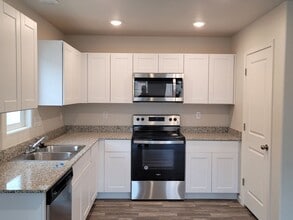 2405 Village Dr in Bullhead City, AZ - Building Photo - Building Photo