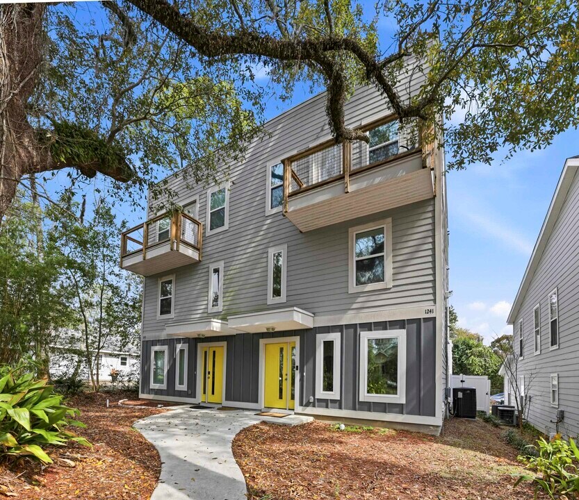 1241 N Bronough St in Tallahassee, FL - Building Photo