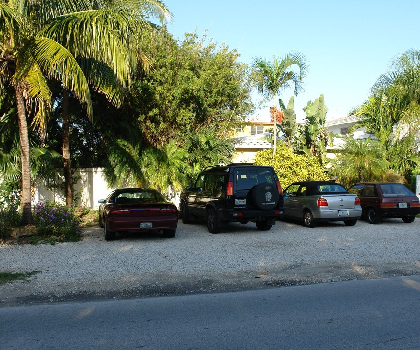 735 NE 15th Ave in Fort Lauderdale, FL - Building Photo