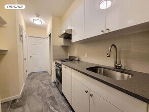 239 E 51st St in New York, NY - Building Photo - Building Photo