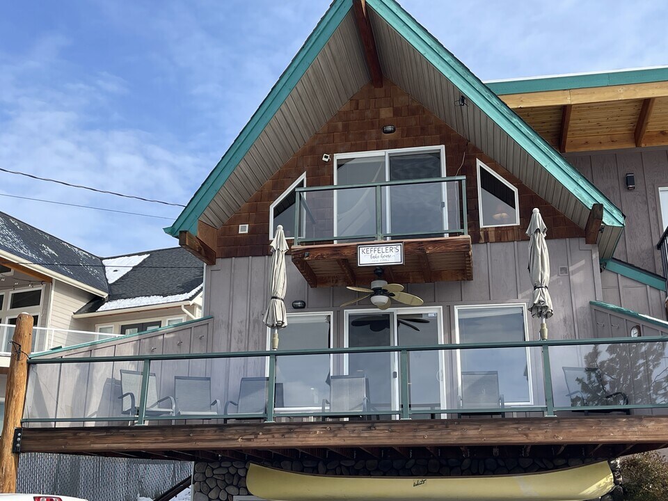 210 Willow Point Rd in Manson, WA - Building Photo
