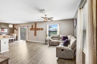 15461 Broad Brush Dr in Sun City Center, FL - Building Photo - Building Photo