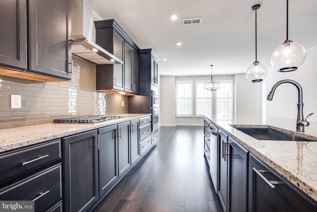 7510 Sawyer Farm Wy in McLean, VA - Building Photo - Building Photo