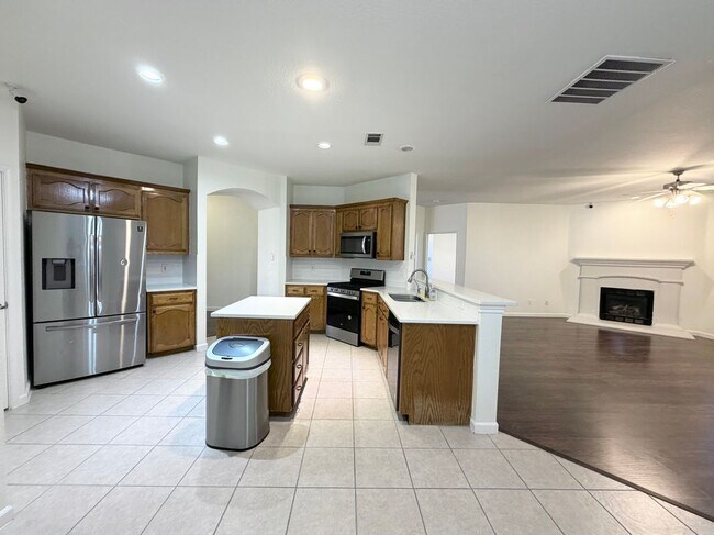 3917 Old Richwood Ln in Fort Worth, TX - Foto de edificio - Building Photo