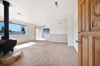 2447 Cottage Dr in Auburn, CA - Building Photo - Building Photo