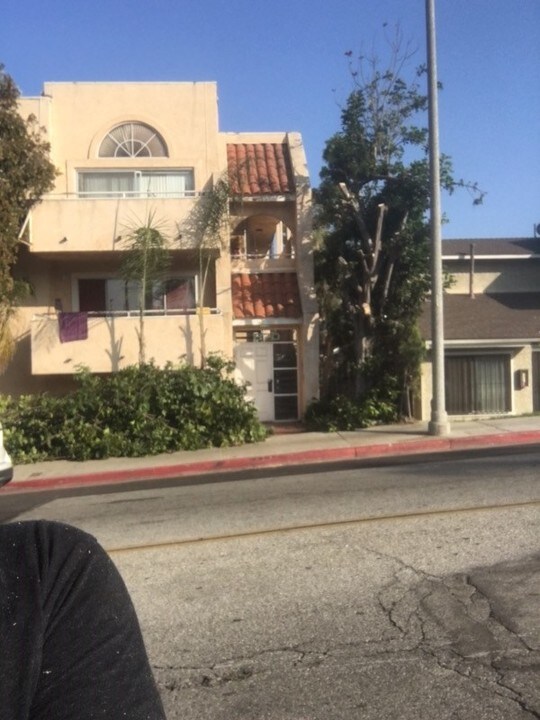 670 Ximeno Ave in Long Beach, CA - Building Photo