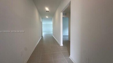 303 Artemis St in Lake Wales, FL - Foto de edificio - Building Photo