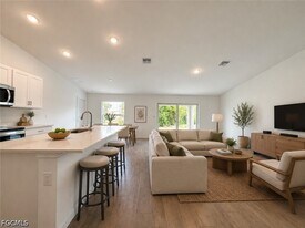 2925 NE 6th Ave in Cape Coral, FL - Building Photo