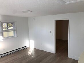 140 Howard St, Unit 4 in Burlington, VT - Building Photo - Building Photo