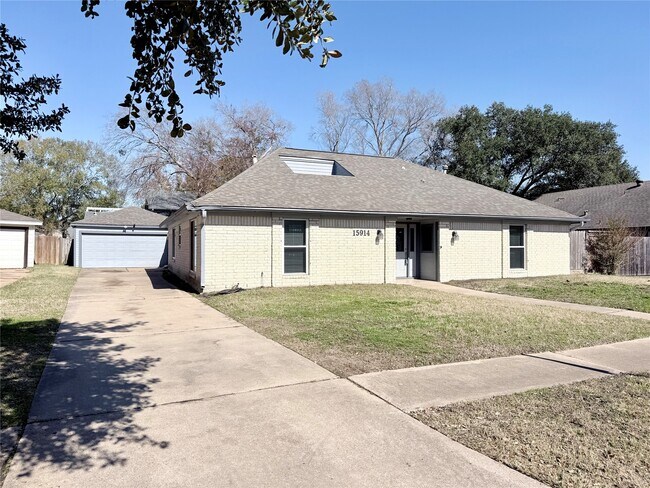 15914 Mill Hollow Dr in Houston, TX - Building Photo - Building Photo