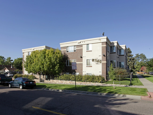 Highland Terrace in Denver, CO - Building Photo - Building Photo