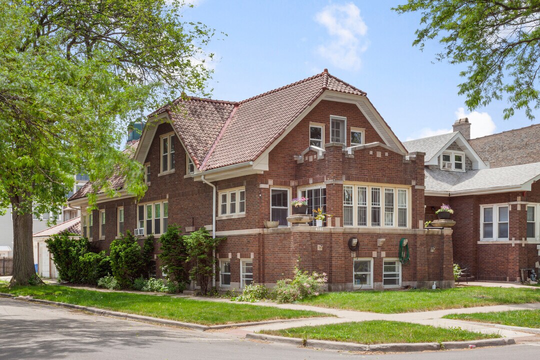 4101 W Oakdale Ave in Chicago, IL - Building Photo