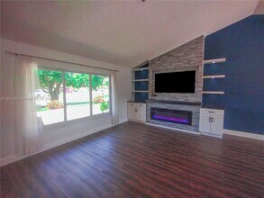 5780 Sun Pointe Cir in Boynton Beach, FL - Building Photo - Building Photo